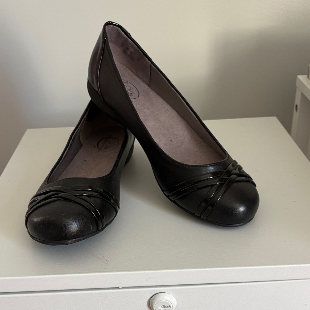 Life Stride Black Women's Flats